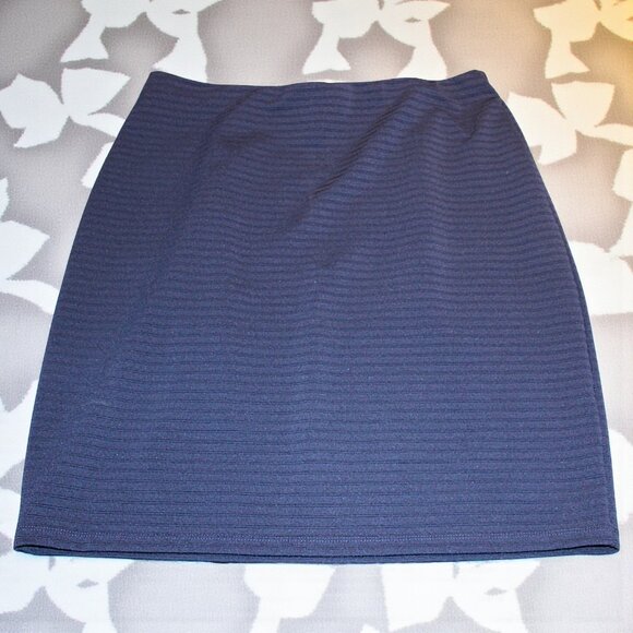 Roz & Ali Dresses & Skirts - Roz & Ali Navy Blue Ribbed Knit Pencil Skirt